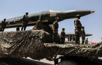 خبير يمني: صنعاء تمتلك الكثير من الخيارات للرَّدِّ على العدوان 