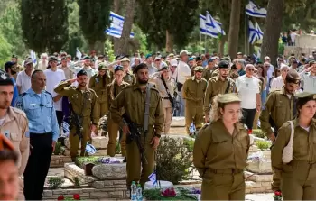 تكريم في الخفاء... 120جندياً يتسلَّمون 