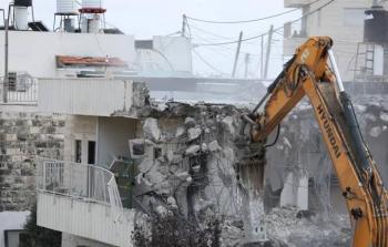 قوات الاحتلال تدفع بجرافاتٍ عسكريَّة إلى قرية دير ابزيغ غربي رام الله