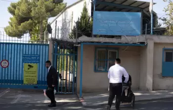 إغلاق مدارس 