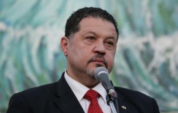 فساد على المكشوف.. السلطة تتجاهل القوانين لصالح نجل عباس