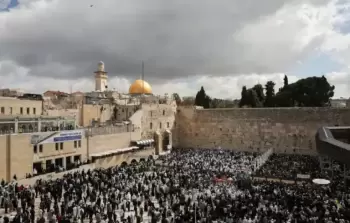 آلاف المستوطنين يقتحمون المسجد الأقصى