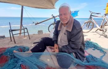 من هربيا إلى غزَّة... لاجئ سبعينيّ يرفض 