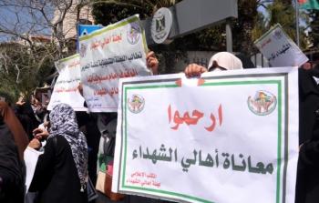 السُّلطة تواصل فرض قيود على مستحقَّات عائلات الشُّهداء والجرحى بغزَّة