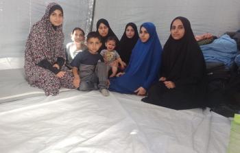 ما بعد القصف.. أمّ تبحث عن الحليب في مدينة يلتهمها الجوع