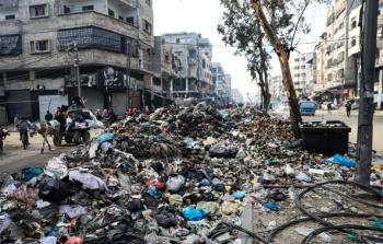بلدية غزة تحذر من كارثة صحية وبيئية في ظلِّ تكدُّس النفايات