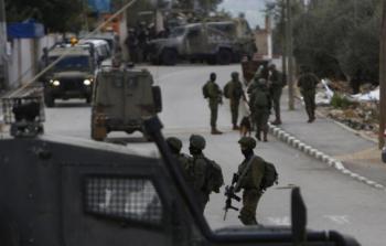 الاحتلال يواصل اقتحام بلدة بروقين غربي سلفيت لليوم الثالث تواليًا