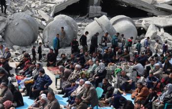 للعام الثّاني تواليًا.. أهالي قطاع غزَّة يؤدون صلاة عيد الأضحى وسط الدَّمار