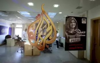 الاحتلال يقتحم مكتب قناة الجزيرة برام الله ويجدِّد إغلاقه 60 يومًا