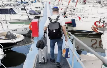 عبر قوارب بحرية.. مستوطنون يفرون بالطريقة التي جاؤوا بها إلى فلسطين