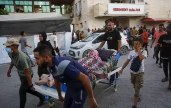 الاحتلال يستهدف سطح مبنى الإدارة بمستشفى شهداء الأقصى