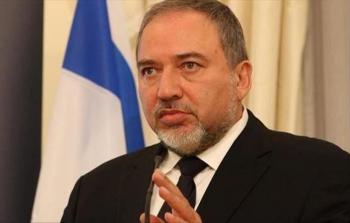 ليبرمان يكشف: نتنياهو عمل على تسليح عصابات إجرامية في غزَّة