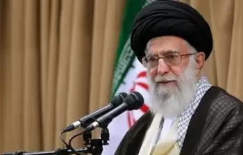 المرشد الإيراني يُحذِّر من التَّدخُّل العسكري الأمريكي في الحرب