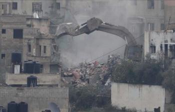 الاحتلال يدفع بجرافات عسكرية إلى مخيم جنين تمهيدًا لعمليات هدم