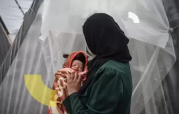 سجى.. طفولة مسروقة وأمومة مبكرة تحت النار