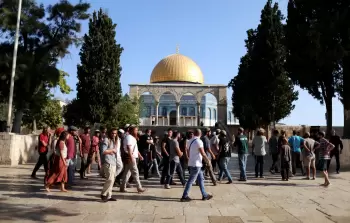 مستوطنون يقتحمون باحات المسجد الأقصى
