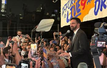 ممداني يتصدر انتخابات بلدية نيويورك.. من هو المرشح الذي يواجه (إسرائيل) داخل أمريكا؟