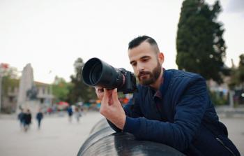 استشهاد الصَّحفيِّ إسماعيل أبو حطب في مجزرة ميناء غزّة