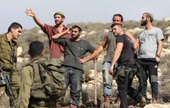 مستوطنون يعتدون على ممتلكات المُواطنين شمال أريحا