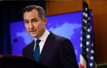 مسؤول بإدارة بايدن يعترف بارتكاب 