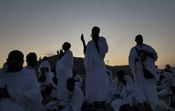 هل هناك وقت محدد له أفضلية للدعاء في يوم عرفة؟ عمر عبد الكافي يجيب