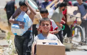 أطباء بلا حدود: إسرائيل تستخدم المساعدات في غزة أداة لتهجير السكان