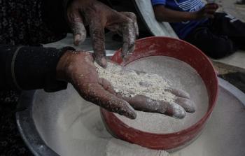 رغيف الخبز.. حلم بؤساء غزة في زمن الإبادة والحصار الإسرائيلي