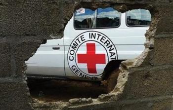 الصليب الأحمر يُطلق تحذيرًا عاجلًا في غزة: لا تقعوا فريسةً للمحتالين!