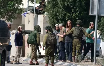 صمت المكونات السياسية في الضفة عن انتهاكات الاحتلال.. استجابة للإملاءات أم تراجع محسوب؟