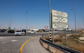 معبر الكرامة.. جسر العبور إلى الإذلال وسط تخاذل السلطة