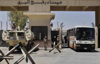 مواطنون يصرخون: افتحوا معبر رفح لإنقاذ ما تبقَّى من الحياة