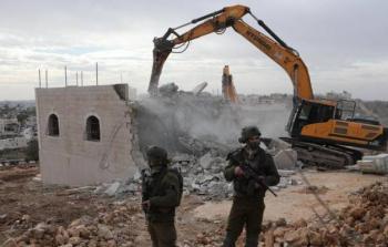 انتهاكات مُتصاعدة.. الاحتلال يهدم منزلًا غربي رام الله