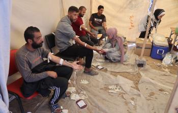 عجز حاد في وحدات الدم.. المجاعة تحرم جرحى غزة فرص النجاة