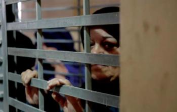 تقرير حقوقي يوثِّق التعذيب الممنهج والانتهاكات الجنسية بحق الأسيرات الفلسطينيات