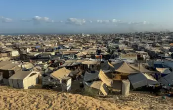 مرصد حقوقي يكشف: لكل فلسطيني بغزَّة مساحة أقل من معتقل في 