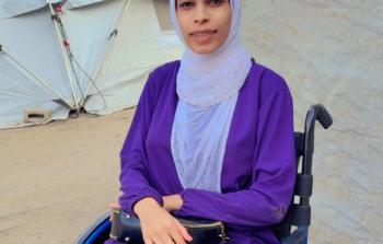 مُحاصَرة بين الكرسي والحرب.. آية عدنان تروي حكايتها في كتاب إلكتروني بعد أن خذلها العالم