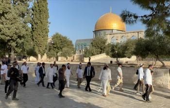 مستوطنون يقتحمون باحات المسجد الأقصى ويؤدُّون طقوسًا تلموديَّة