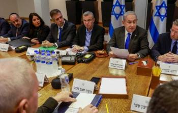 أبعاد إسرائيلية وراء التعتيم الإعلامي على تطورات مفاوضات وقف إطلاق النار