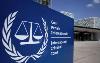 قاضية أمريكية توقف تنفيذ أمر ترامب بشأن العقوبات على 