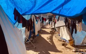 تحت لهيب الشمس.. سكان الخيام يكابدون حرارة الصيف وظمأ الحياة