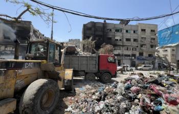 نفاد الوقود.. كارثة صحية وبيئية تحاصر المواطنين في غزة