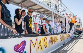 عودة الاتِّصال بسفينة “حنظلة” المتجهة إلى غزَّة