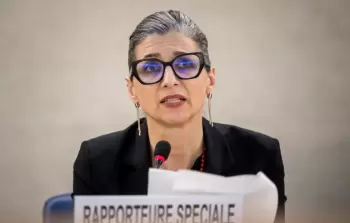 حماس:  فَرْض عقوباتٍ أمريكيَّة على المُقرّرة الأمميَّة ألبانيزي تعبيرٌ صارخ عن الانحياز لجرائم الحرب الصهيونية