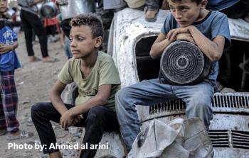 المكتب الحكومي يحذّر من روايات زائفة حول دخول المُساعدات إلى غزَّة