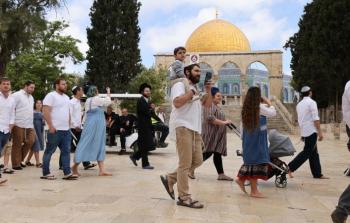 مستوطنون يقتحمون باحات المسجد الأقصى بحماية قوَّات الاحتلال