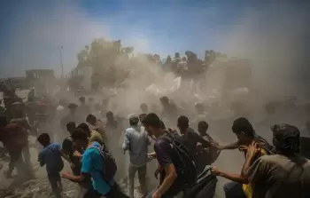 الإعلاميَّ الحكوميِّ: الاحتلال يمنع دخول 86 % من مساعدات غزَّة وسط فوضًى متعمَّدة