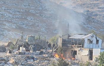 الاحتلال يقصفُ منزلًا ويحتجز جثمان شهيد جنوبي جنين