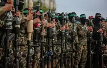 خبيران: مطالب نزع سلاح المقاومة تساوق خطير مع أهداف الاحتلال