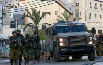 الاحتلال يداهم مدنًا في الضفة الغربية ويشنُّ حملة اعتقالات