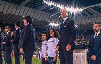 طفلان من غزة يشاركان في حفل توزيع ميداليات السوبر الأوروبي